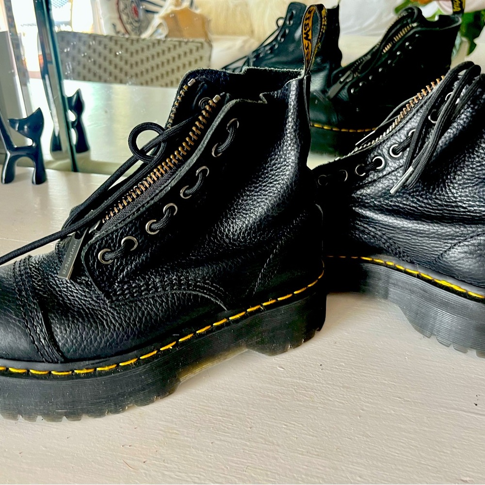 Dr.martens combats boots size 7
